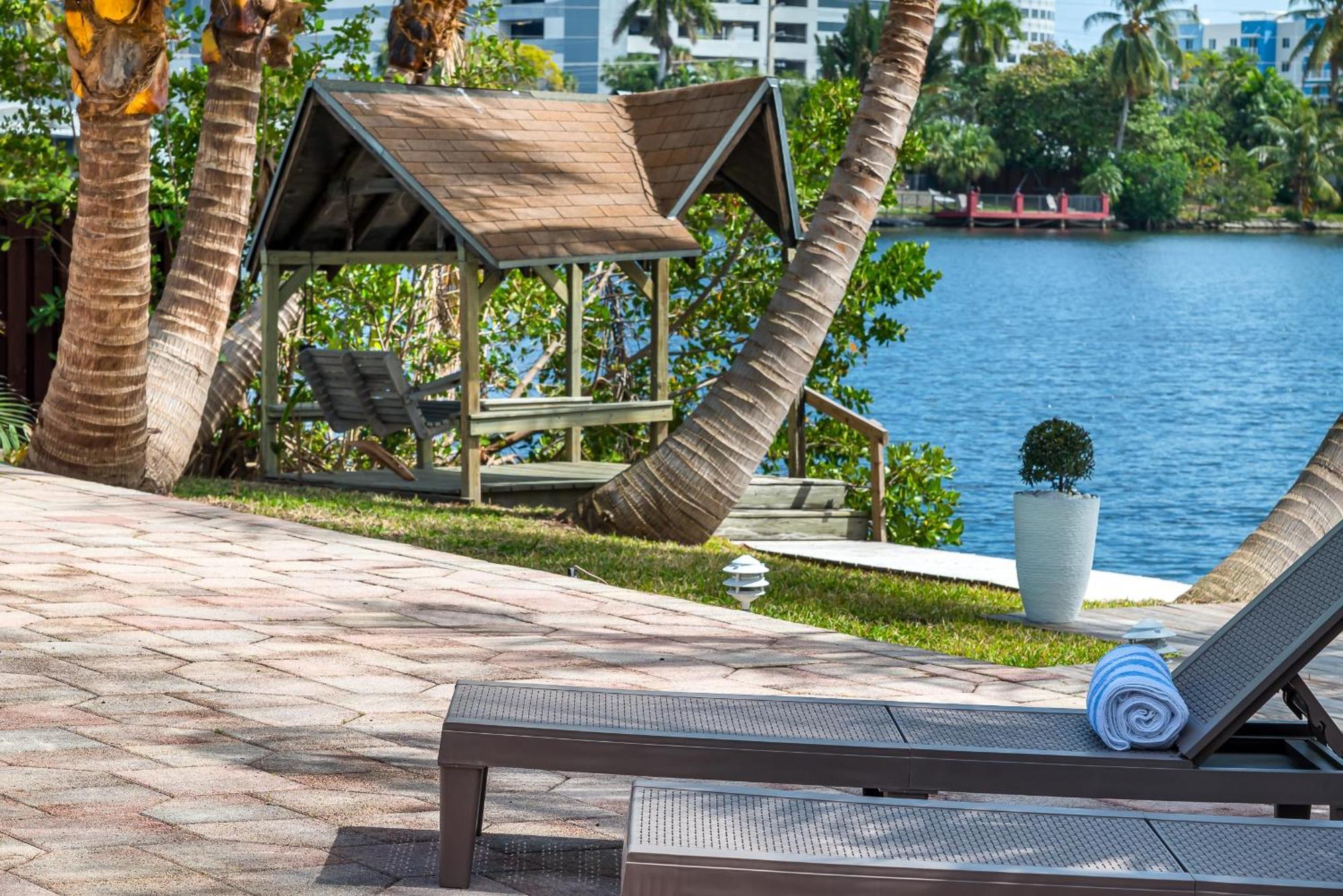 Holiday home Tropical Waterfront Family Oasis - Amazing Location *