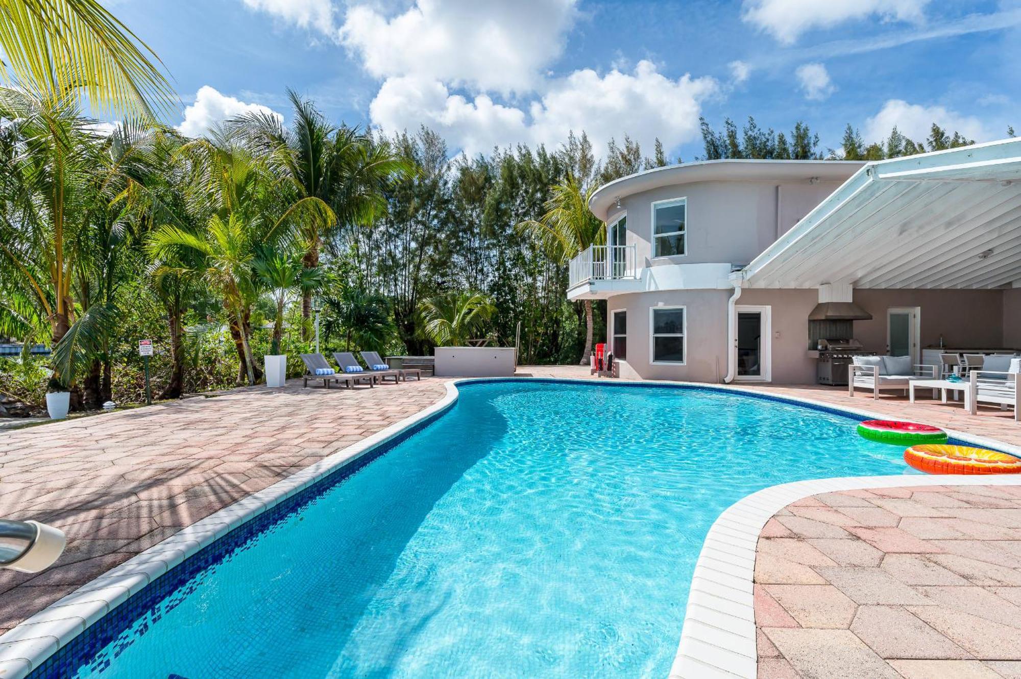 Tropical Waterfront Family Oasis - Amazing Location Miami