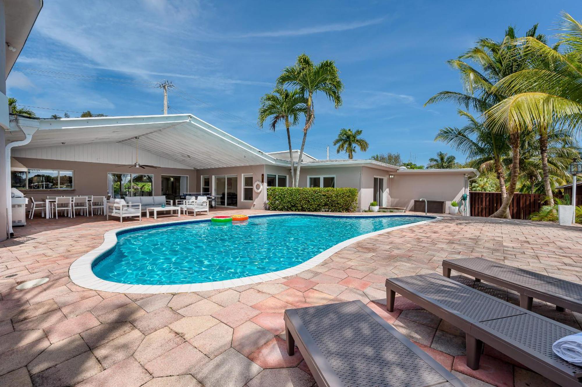 Holiday home Tropical Waterfront Family Oasis - Amazing Location