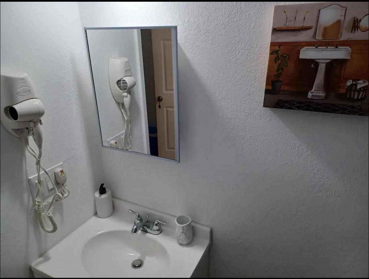 B2 Value On Private Bedroom With Private Bathroom In Little Havana, Homestay Miami