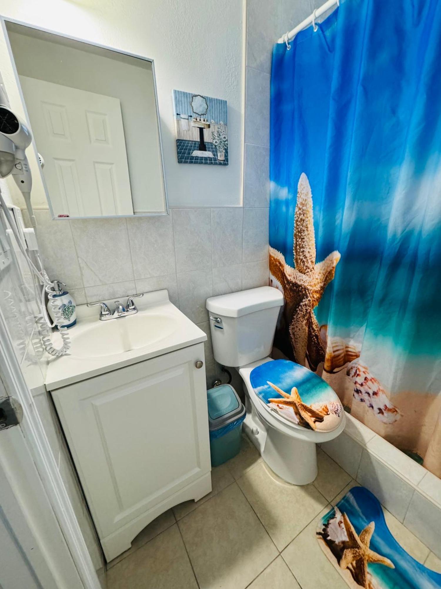 B5 Value On Private Bedroom With Private Bathroom In Little Havana, Homestay
