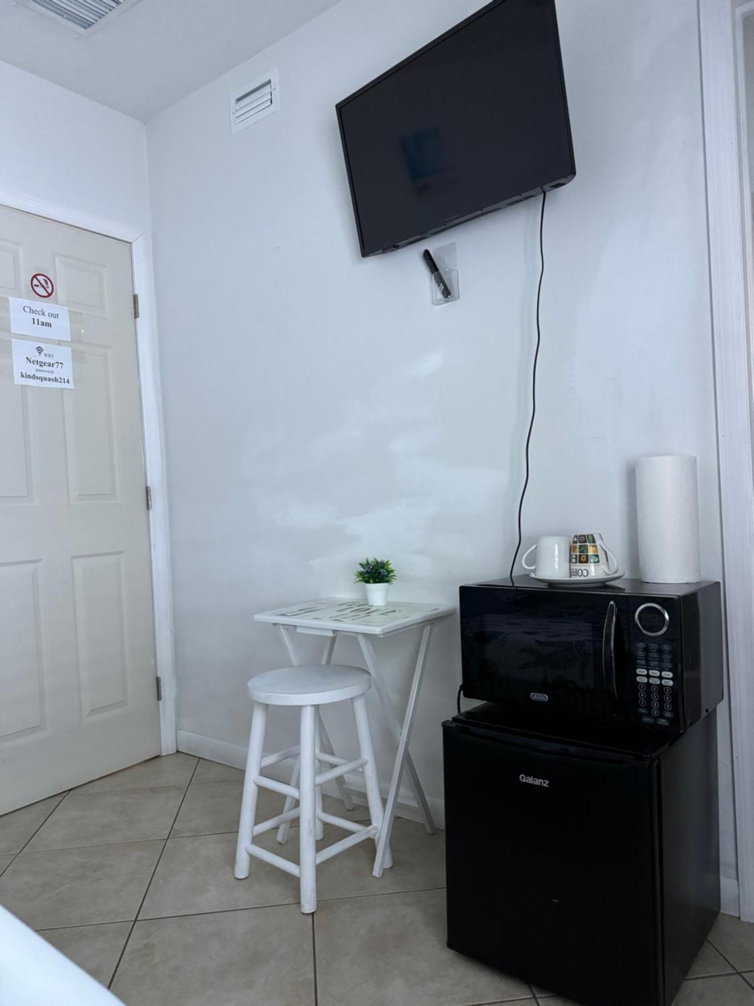B5 Value On Private Bedroom With Private Bathroom In Little Havana,