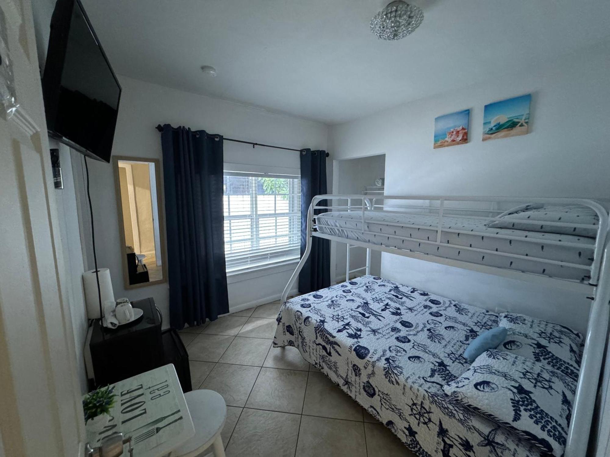 B5 Value On Private Bedroom With Private Bathroom In Little Havana, Homestay *