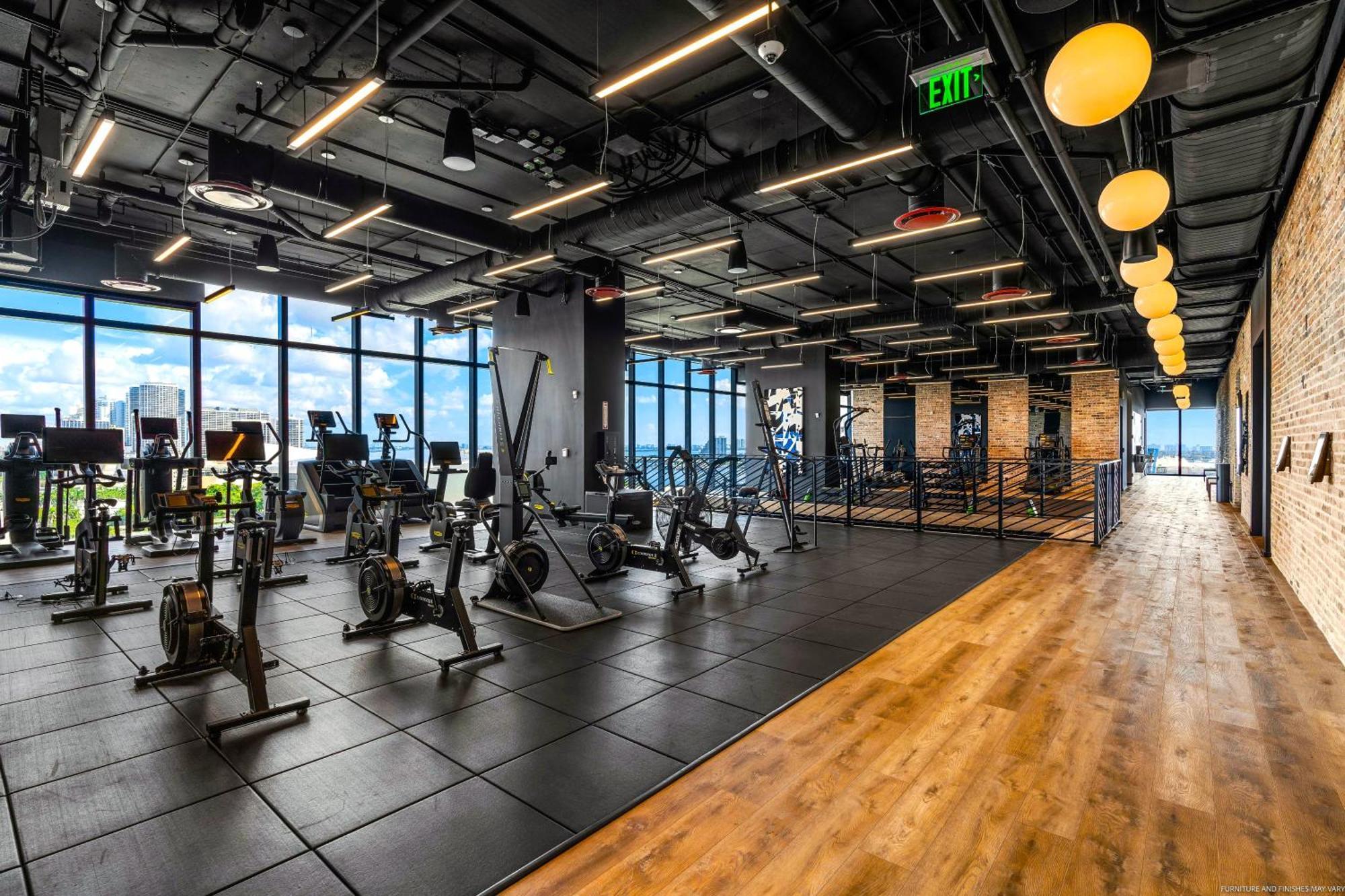 Studio With Amazing City View At Downtown *