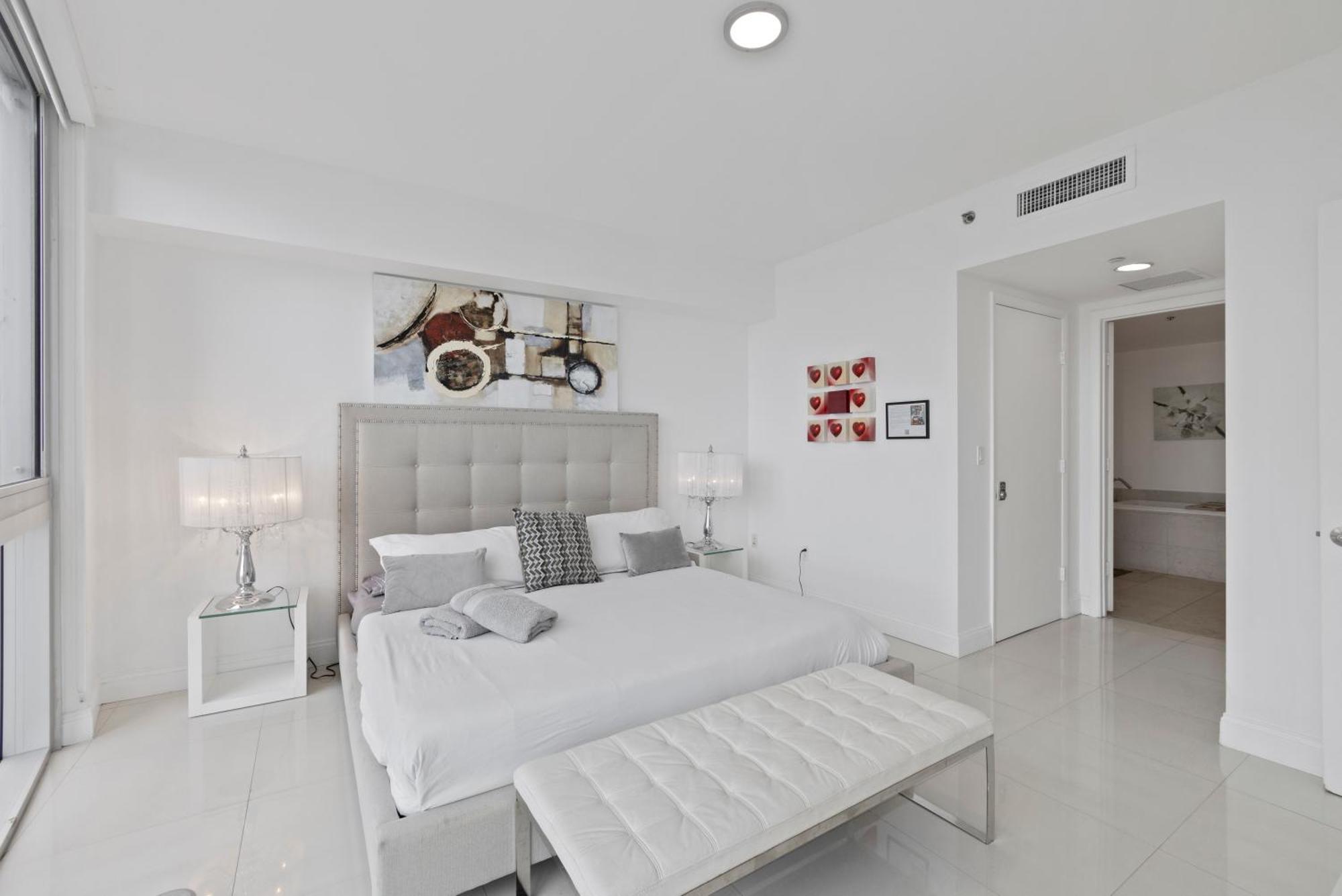 Holiday home 2b2b W Water View - Free Parking - Pool - Lux Miami