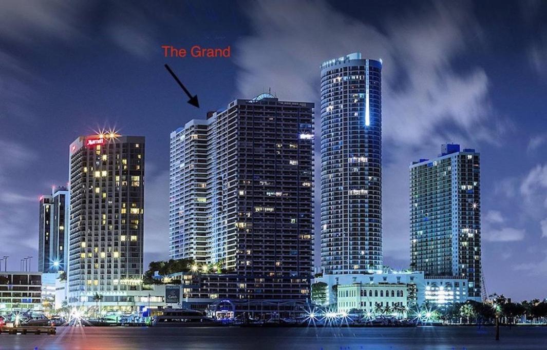 Paradise Found! Skyline And Water Views!