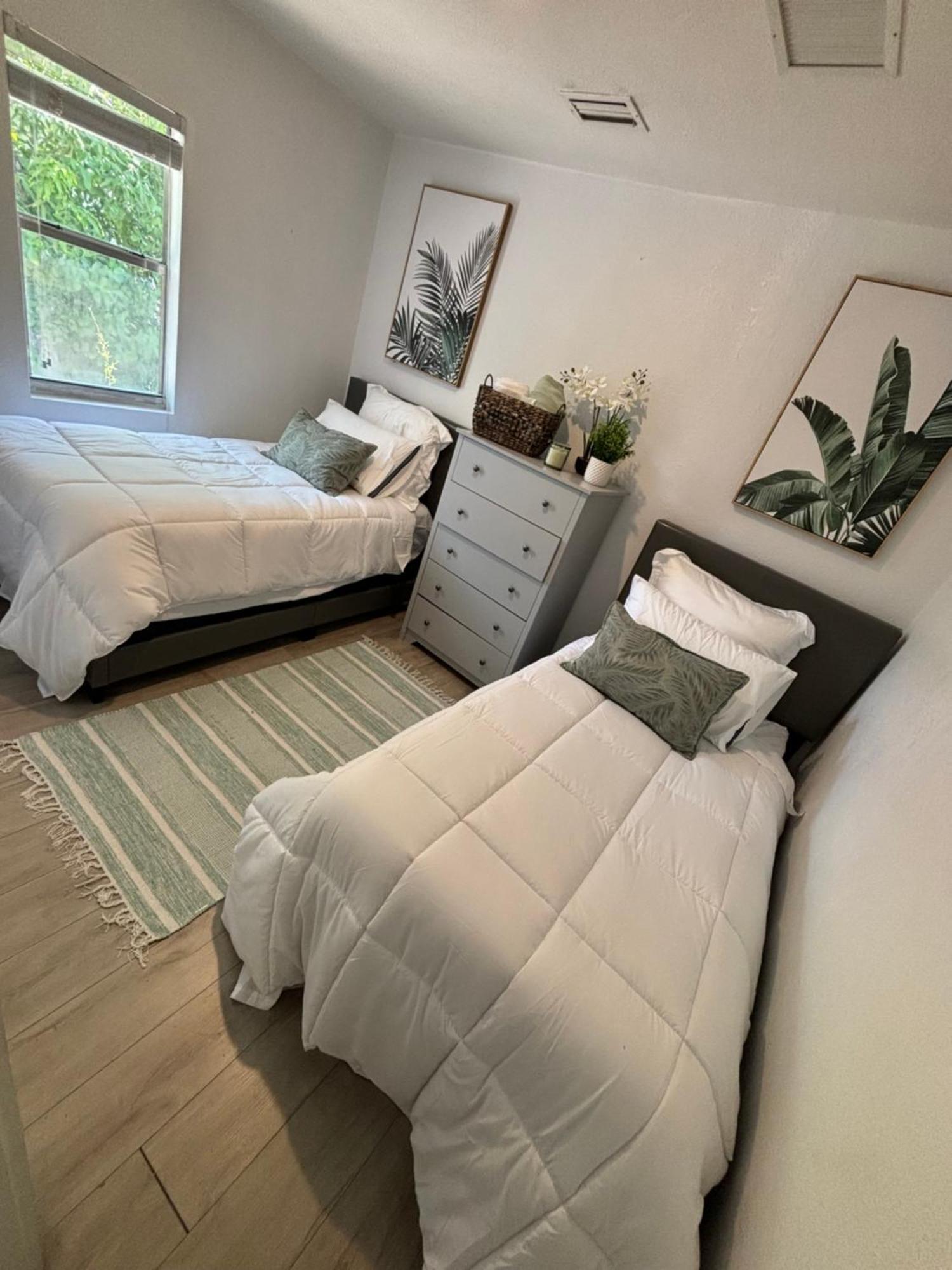 Deluxe In Location In A 2 Bedrooms Unit - Parking, Laundry And Luggage Storage