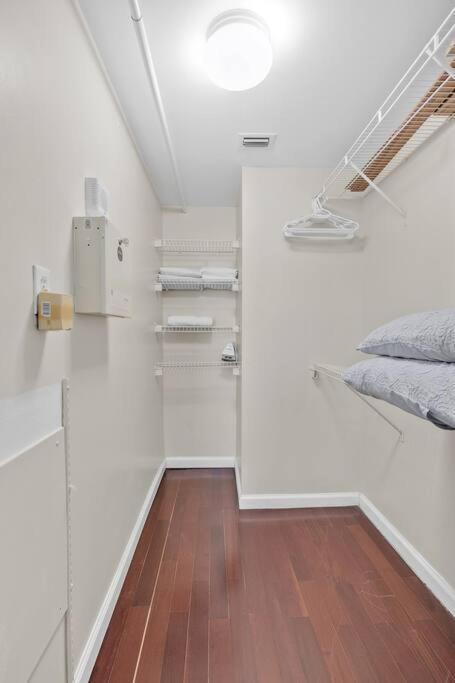 Cozy 1bed 1bath Overlooking Brickell Skyline Apartment *