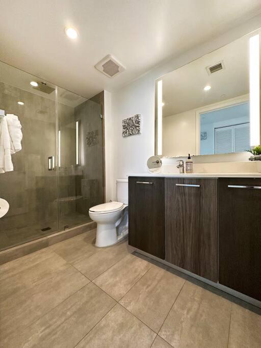 Downtown 2 Br-sleeps 6- 1-kingbed, Sofabed Apartment