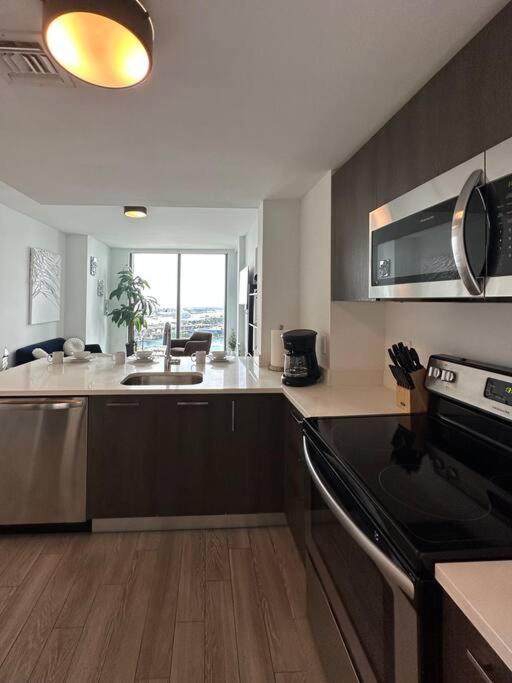Apartment Downtown 2 Br-sleeps 6- 1-kingbed, Sofabed Miami
