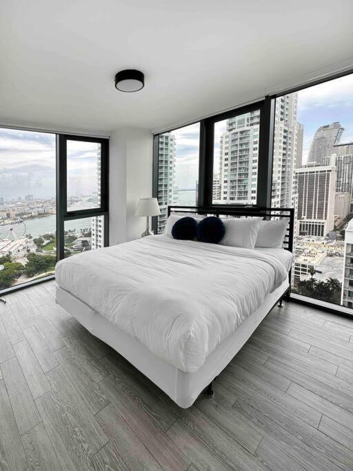Downtown 2 Br-sleeps 6- 1-kingbed, Sofabed *