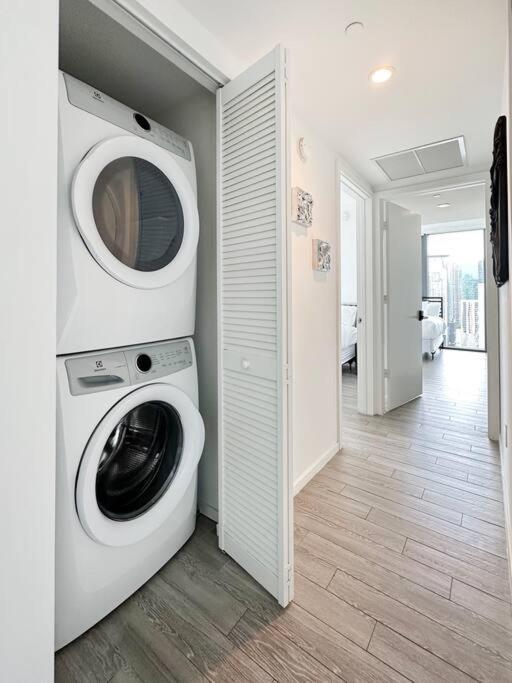 Downtown 2 Br-sleeps 6- 1-kingbed, Sofabed Miami