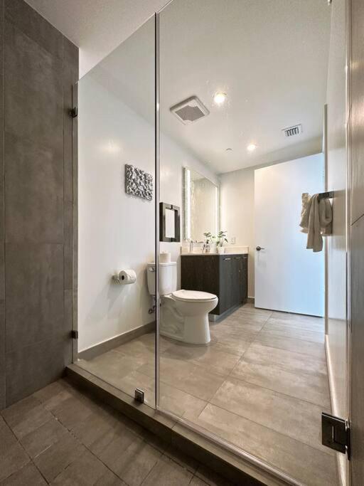 Apartment Downtown 2 Br-sleeps 6- 1-kingbed, Sofabed *