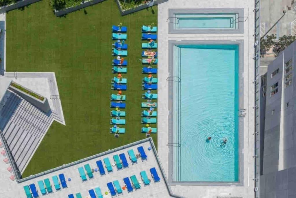 Downtown 2 Br-sleeps 6- 1-kingbed, Sofabed Apartment Miami