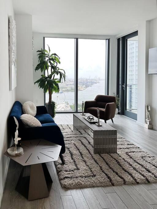 Downtown 2 Br-sleeps 6- 1-kingbed, Sofabed * Miami