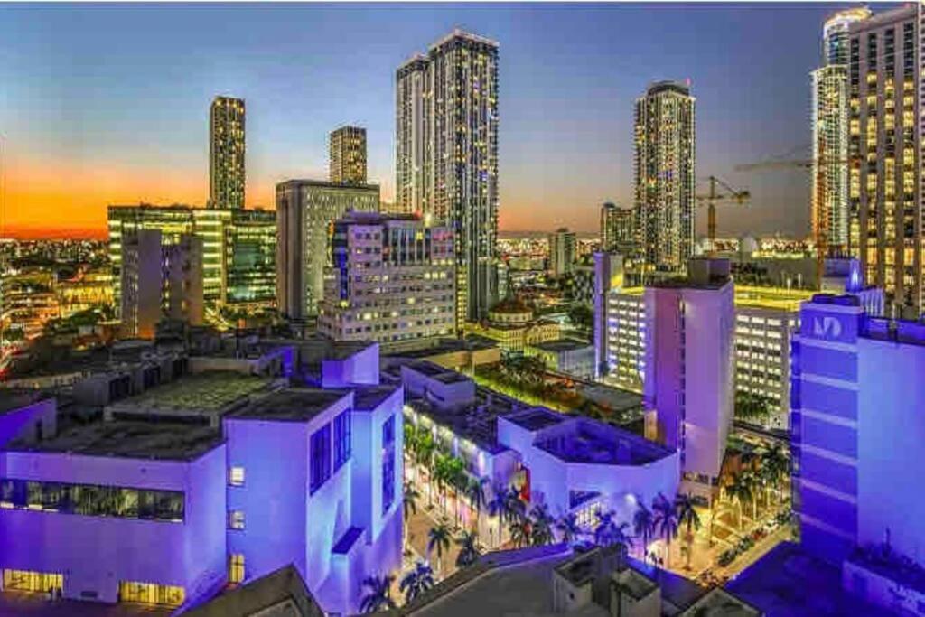 Downtown 2 Br-sleeps 6- 1-kingbed, Sofabed *
