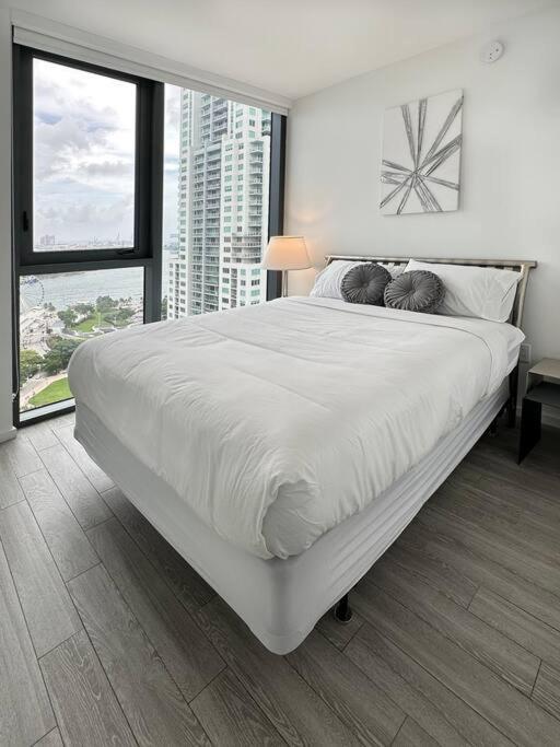 Downtown 2 Br-sleeps 6- 1-kingbed, Sofabed * Miami