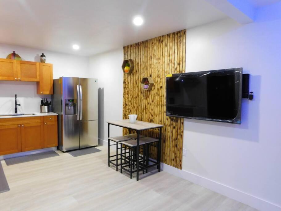 Apartment Cozy Apartment, With Separate Entrance