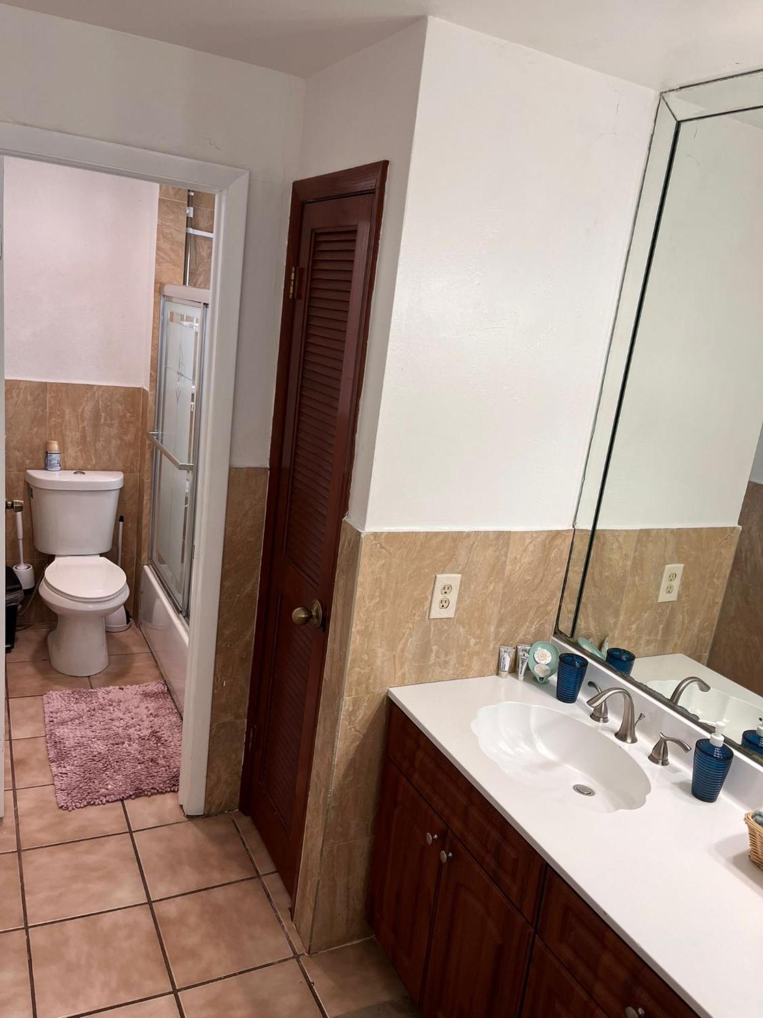 Hospedagem domiciliar Spanish Style House - Free Parking *