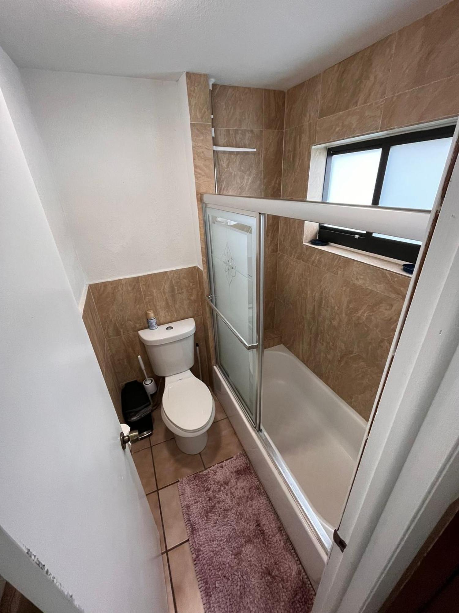 Hospedagem domiciliar Spanish Style House - Free Parking *