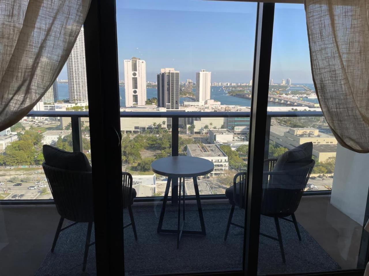 Canvas * Miami