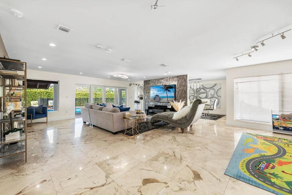 Holiday home True Away From Miami