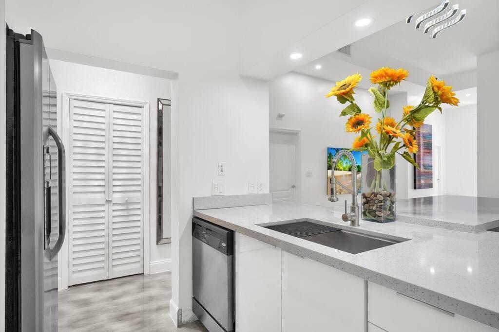 Brickell 3 Bedrooms High Ceiling Loft Apartment Miami