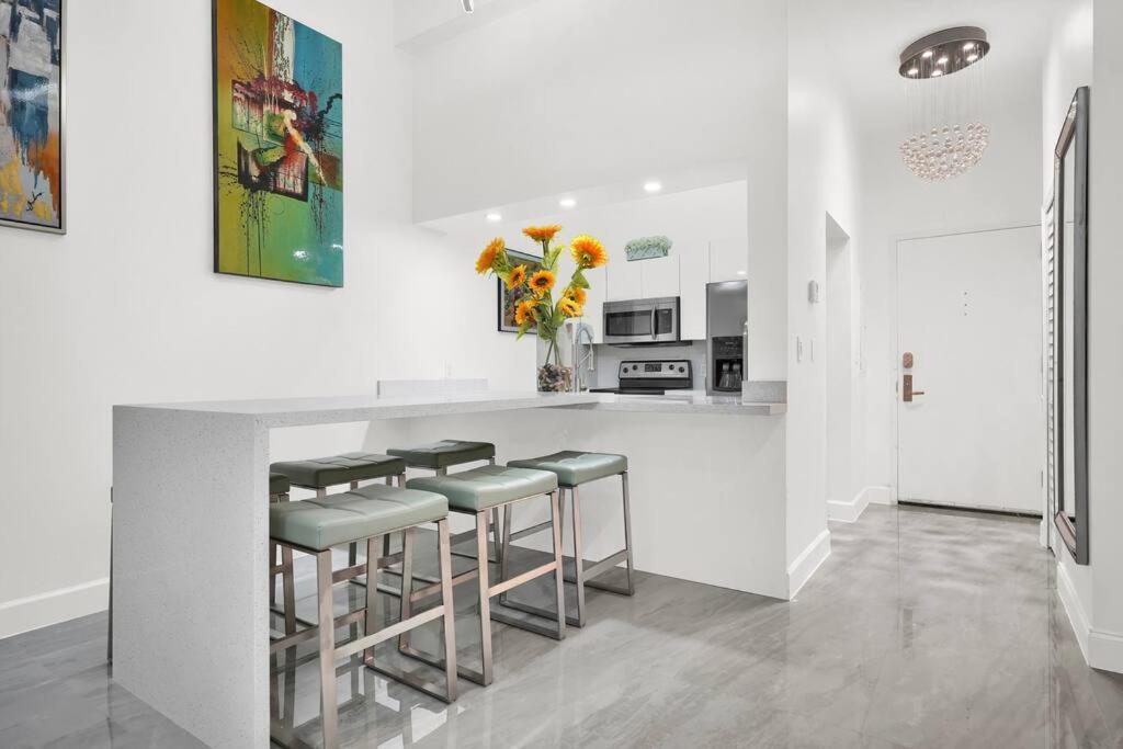 Brickell 3 Bedrooms High Ceiling Loft