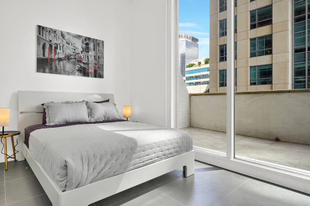 Brickell 3 Bedrooms High Ceiling Loft Apartment *