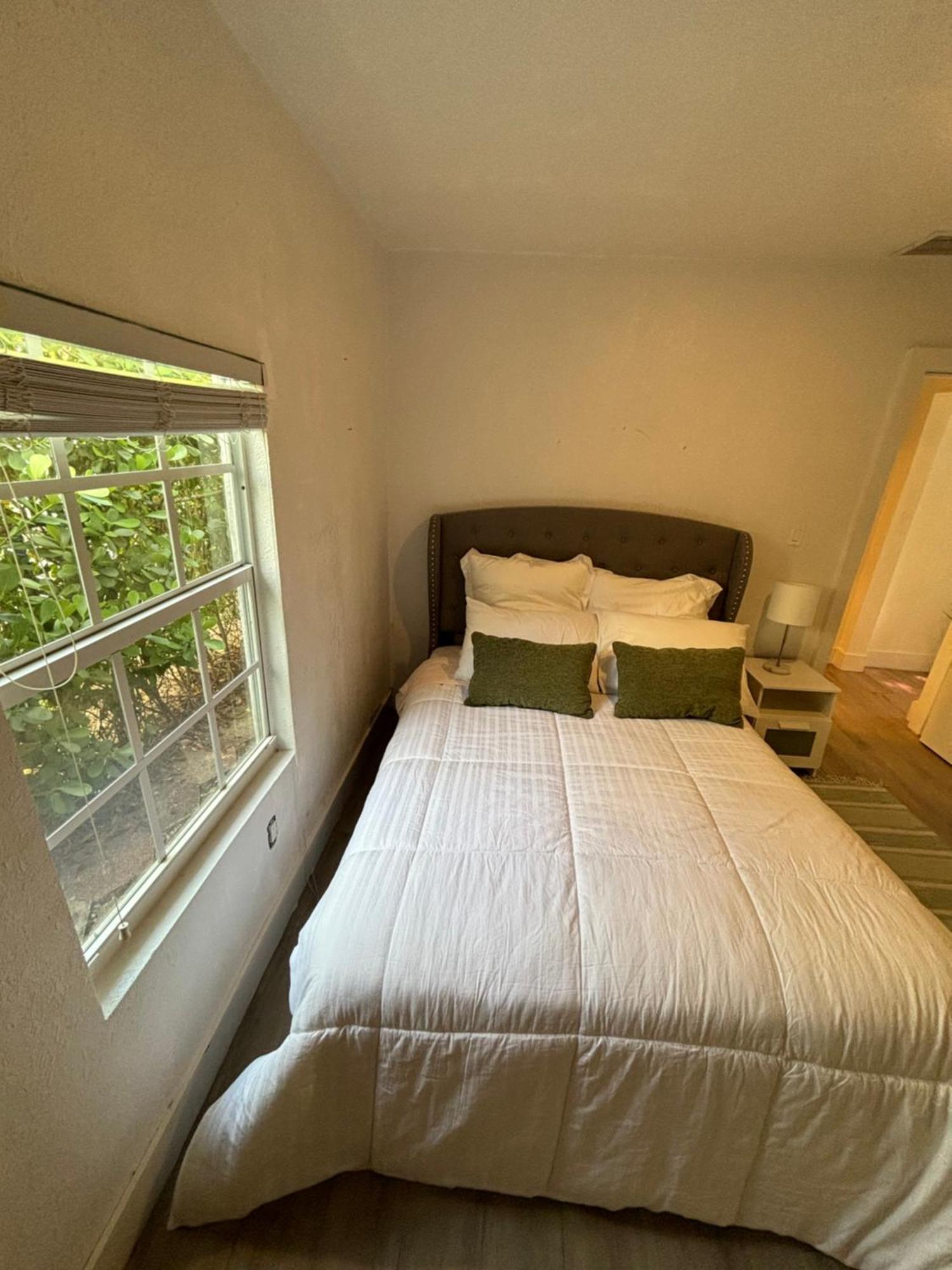 Guest house Deluxe In Location In A 2 Bedrooms Unit - Parking, Laundry And Luggage Storage