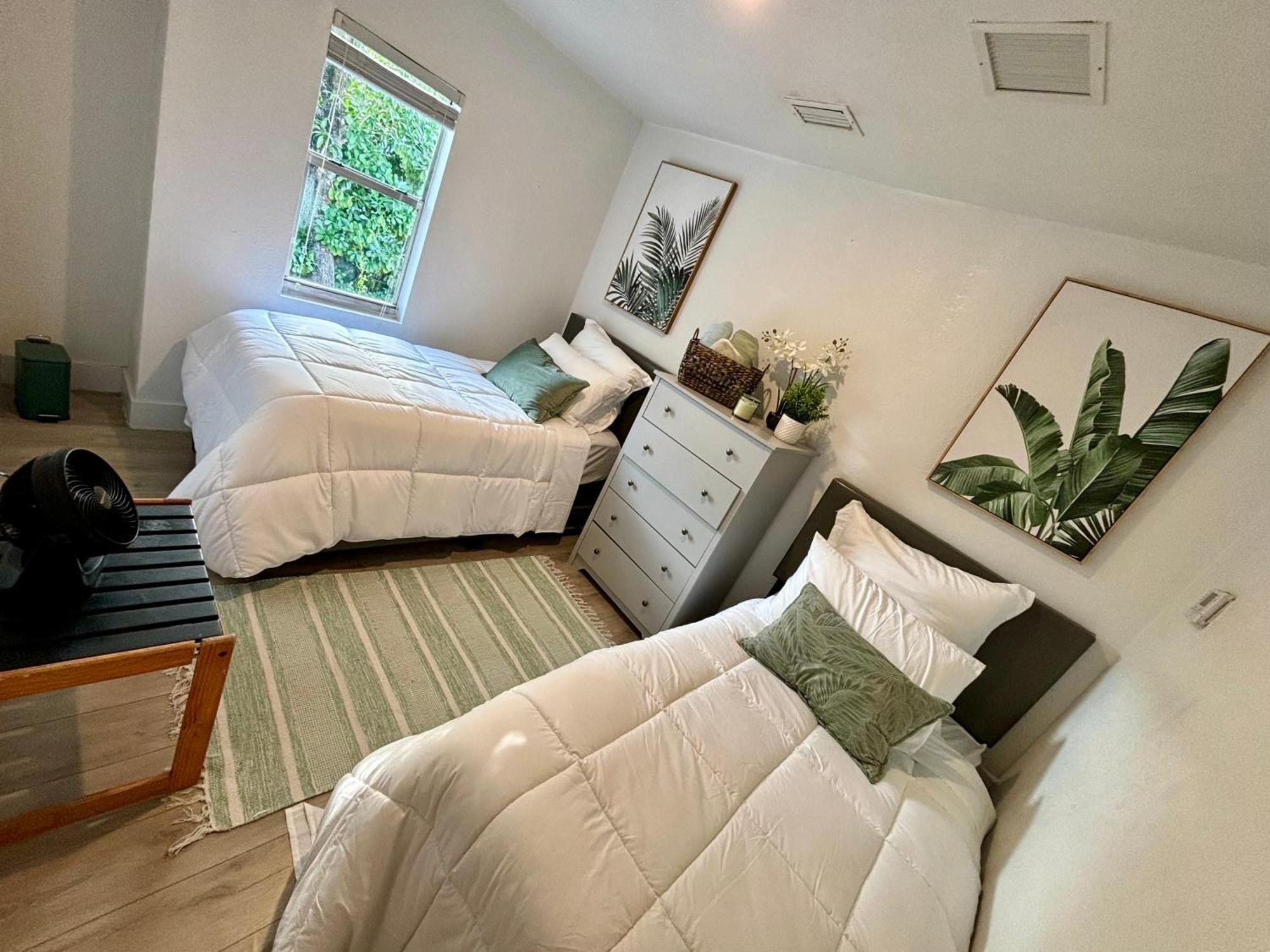 Guest house Deluxe In Location In A 2 Bedrooms Unit - Parking, Laundry And Luggage Storage Miami