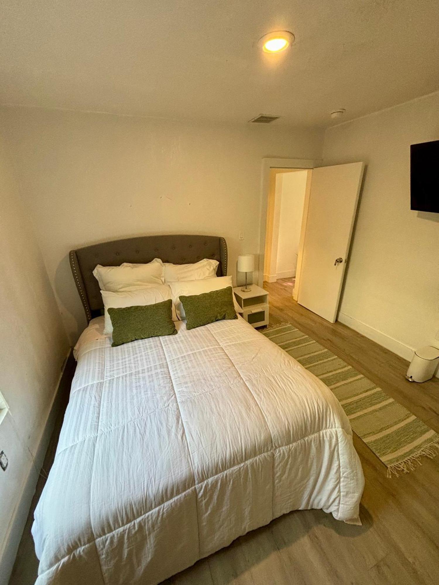 Deluxe In Location In A 2 Bedrooms Unit - Parking, Laundry And Luggage Storage * Miami