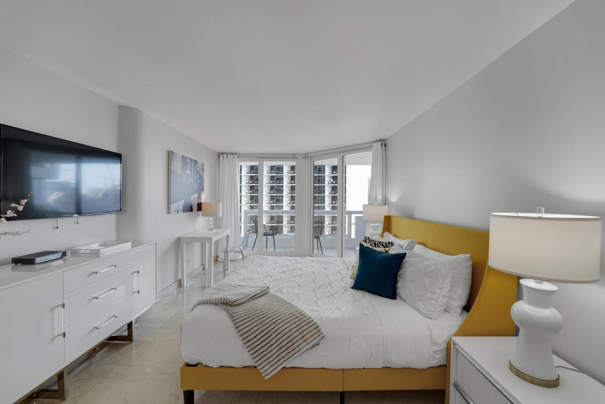 Apartment Hello Gorgeous! Water & Skyline Views! Miami