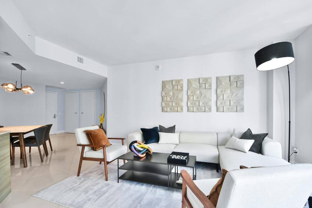 Lovely Upscale Gorgeous View 2bd 2bath In Brickell Apartment *