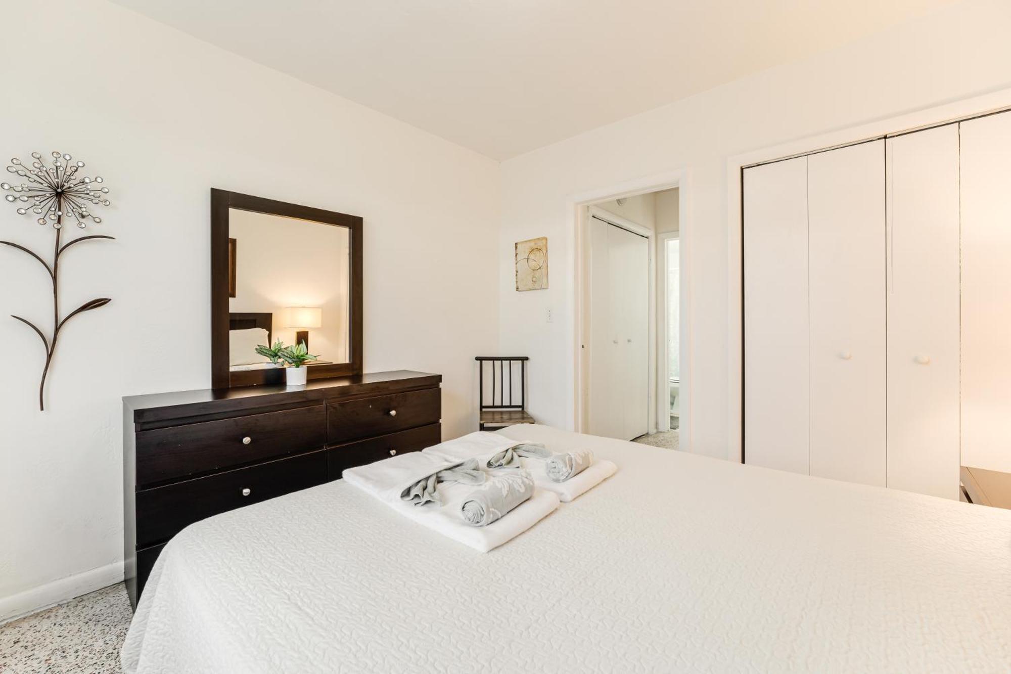 Cozy 1br Escape With Free Parking In Vibrant Mia Miami
