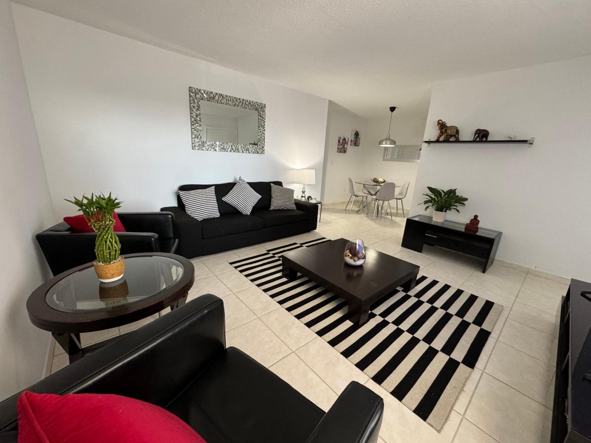 Apartment One Bedroom Minutes From The Beach