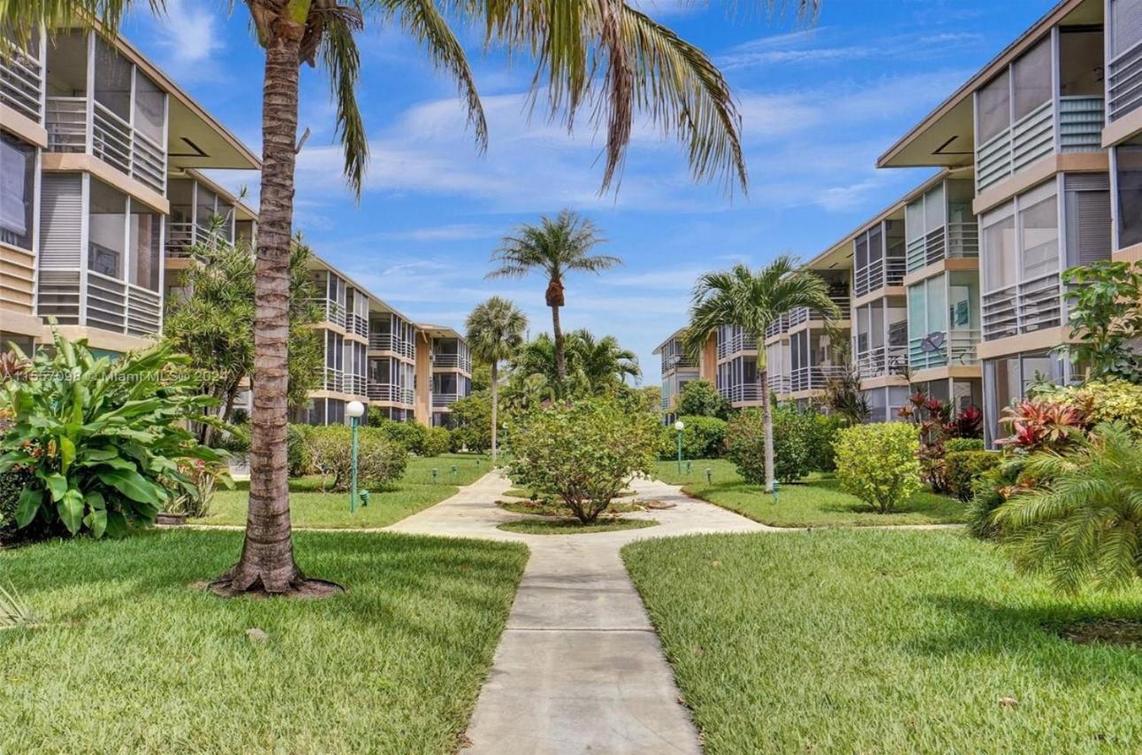 Apartment One Bedroom Minutes From The Beach