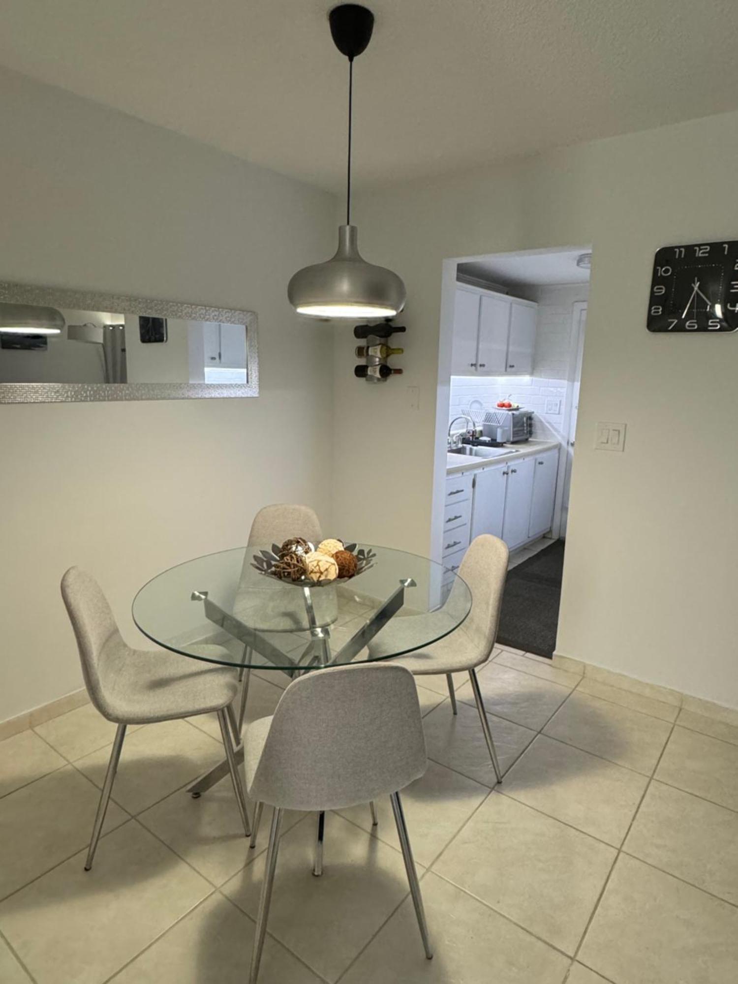 Apartment One Bedroom Minutes From The Beach *