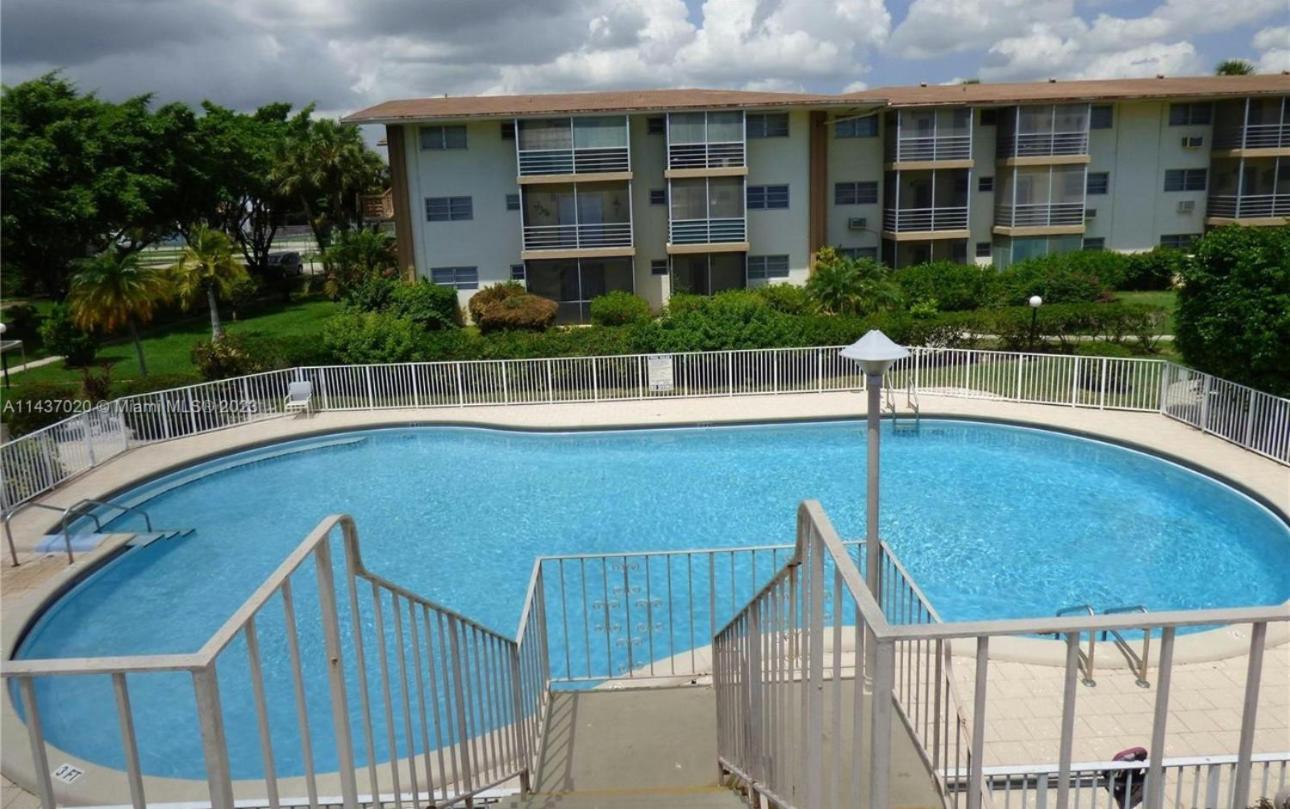 One Bedroom Minutes From The Beach