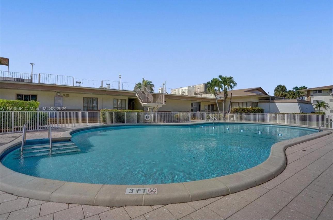 Apartment One Bedroom Minutes From The Beach *