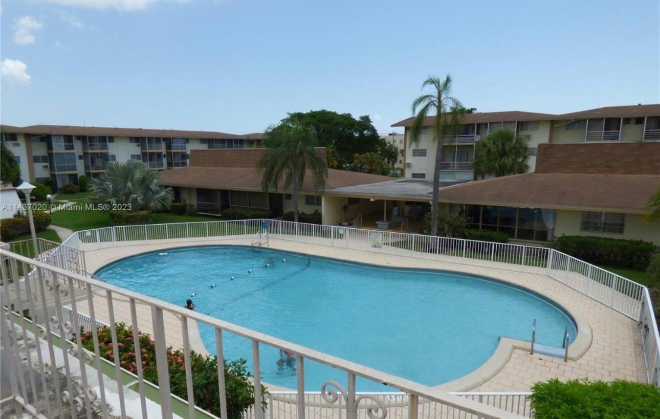 One Bedroom Minutes From The Beach