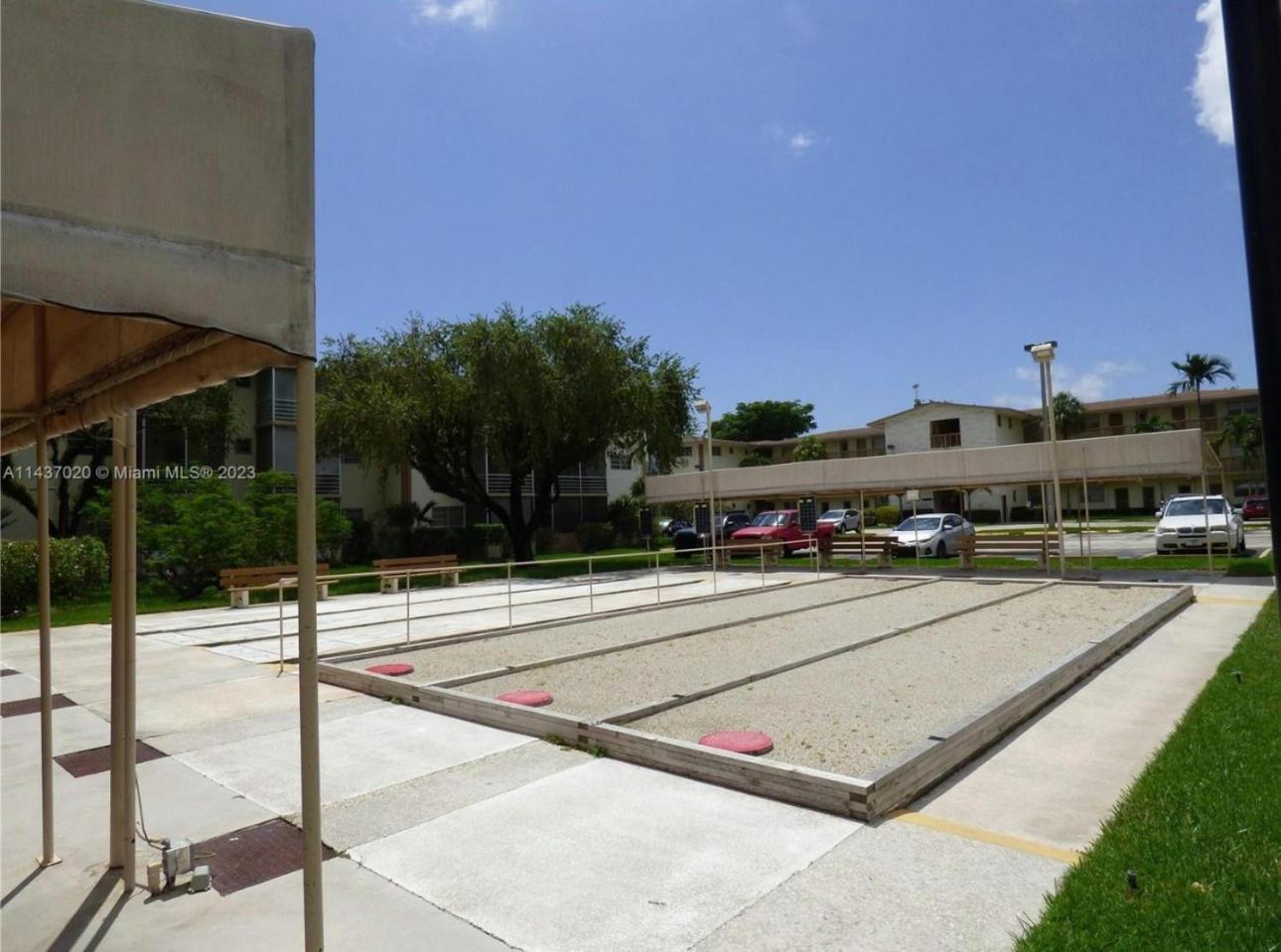 One Bedroom Minutes From The Beach Apartment *