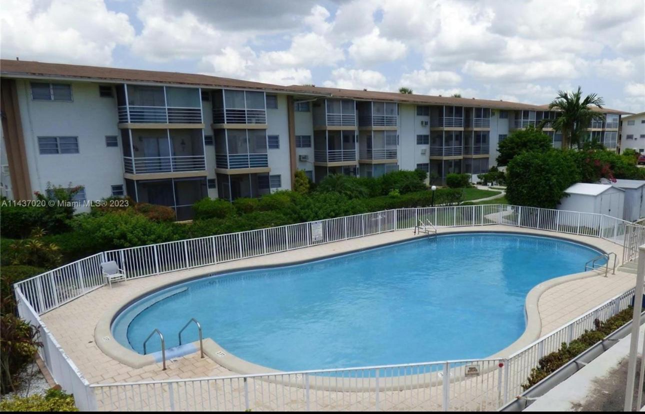 Apartment One Bedroom Minutes From The Beach *