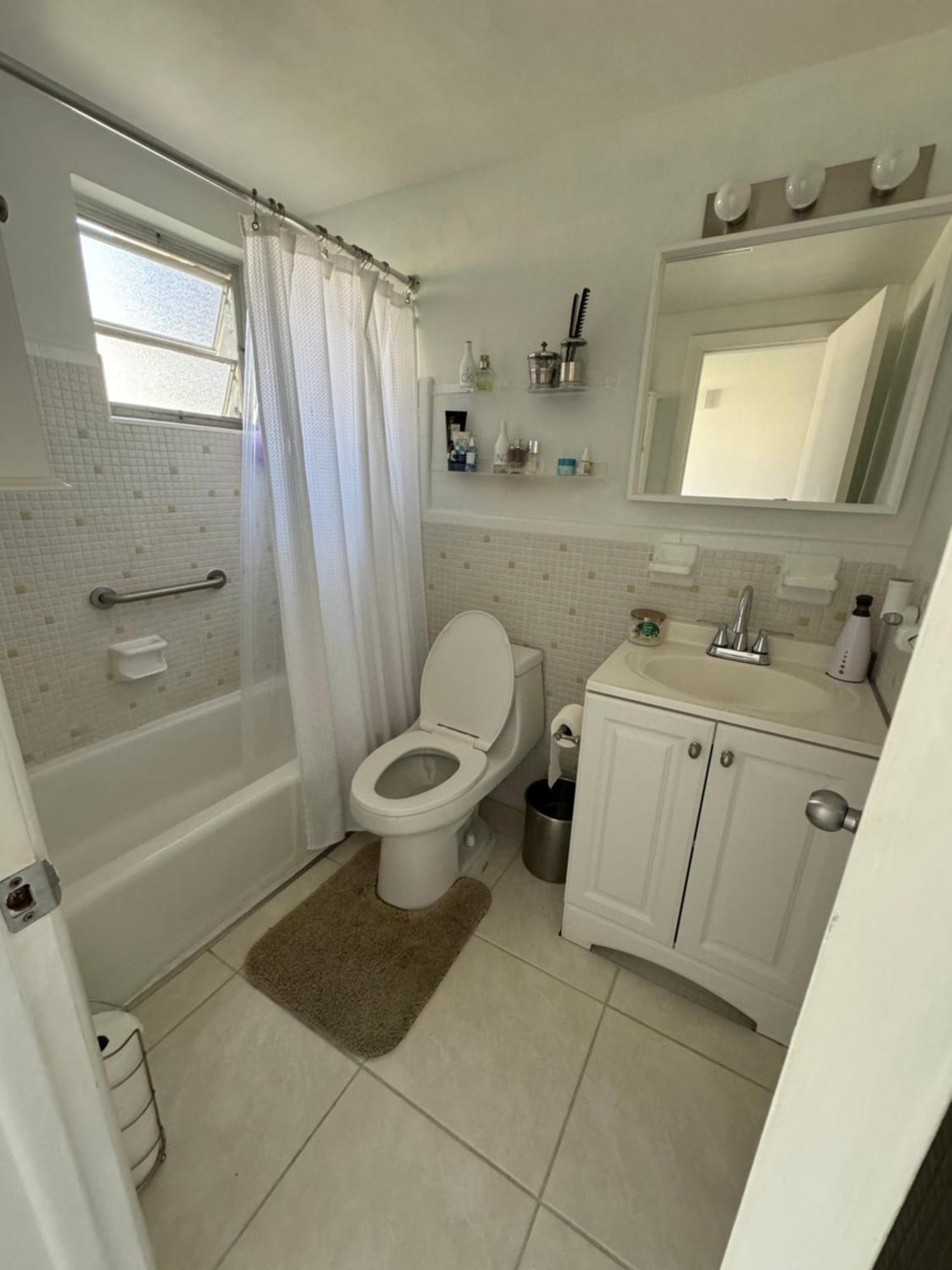 One Bedroom Minutes From The Beach Apartment Miami