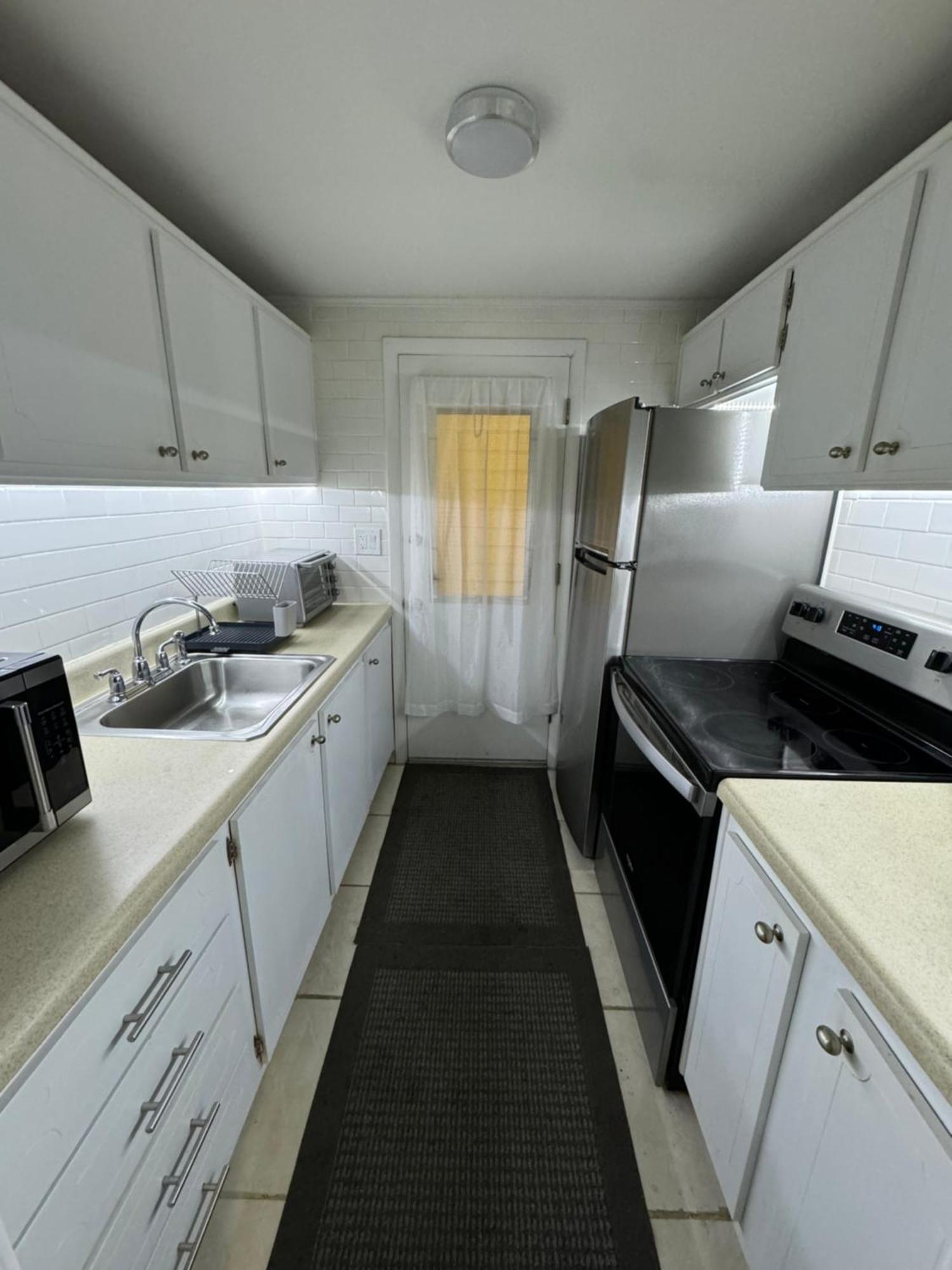 One Bedroom Minutes From The Beach *