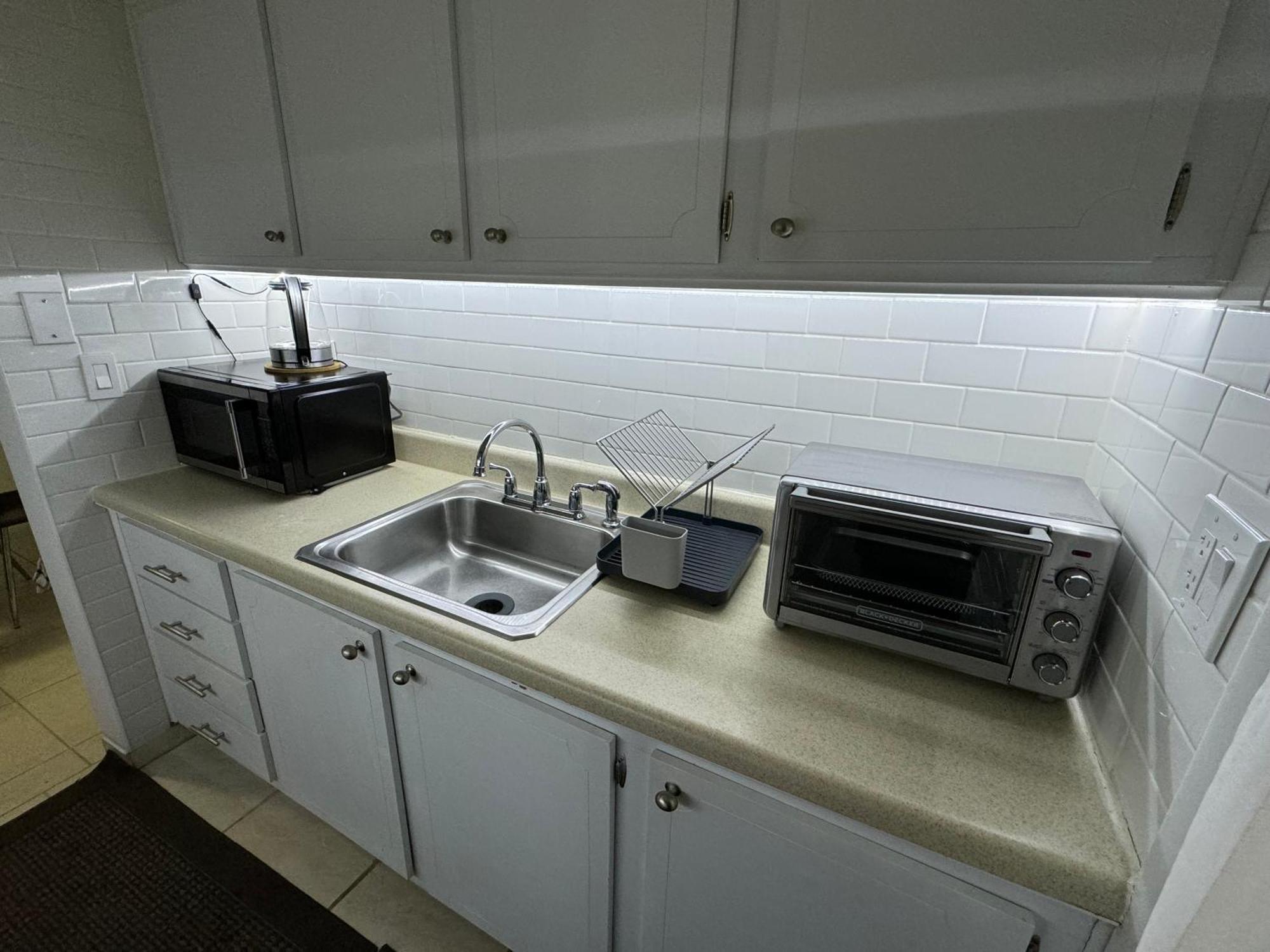 One Bedroom Minutes From The Beach Apartment