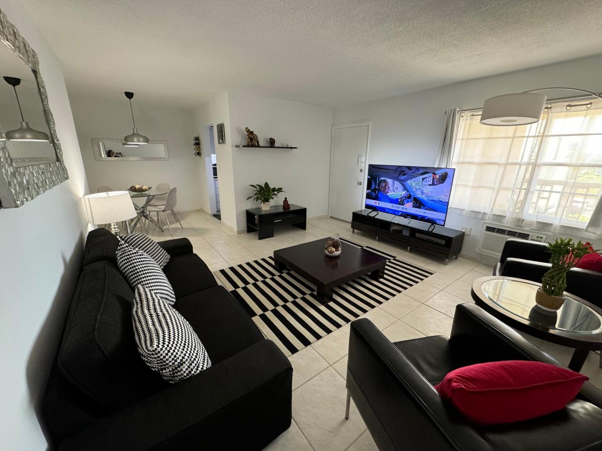 One Bedroom Minutes From The Beach Apartment Miami