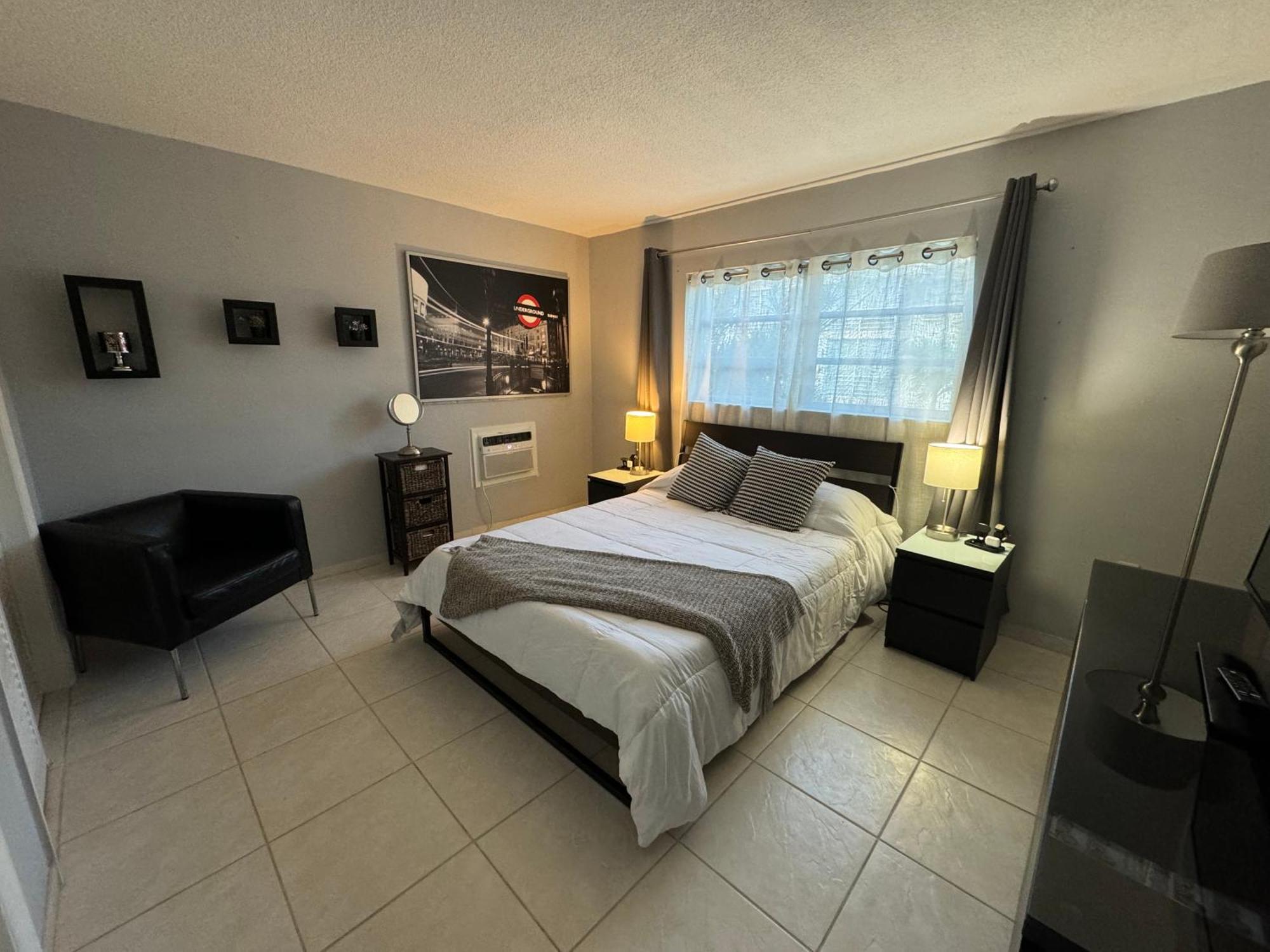 Apartment One Bedroom Minutes From The Beach Miami