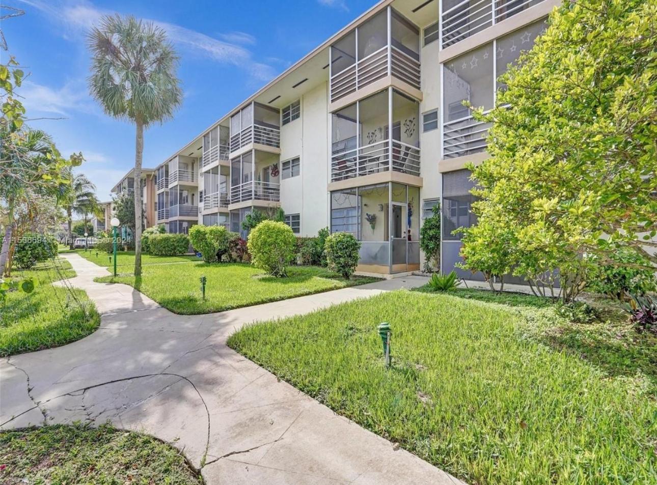 One Bedroom Minutes From The Beach Apartment *