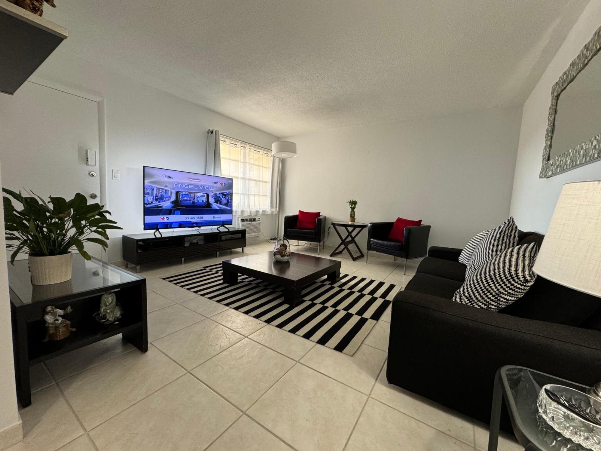 Apartment One Bedroom Minutes From The Beach Miami